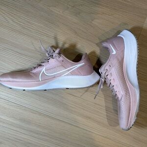 Nike Women's Soft Pink Athletic Shoes